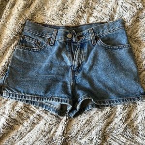 Junior’s Levi’s Jean shorts size 5
